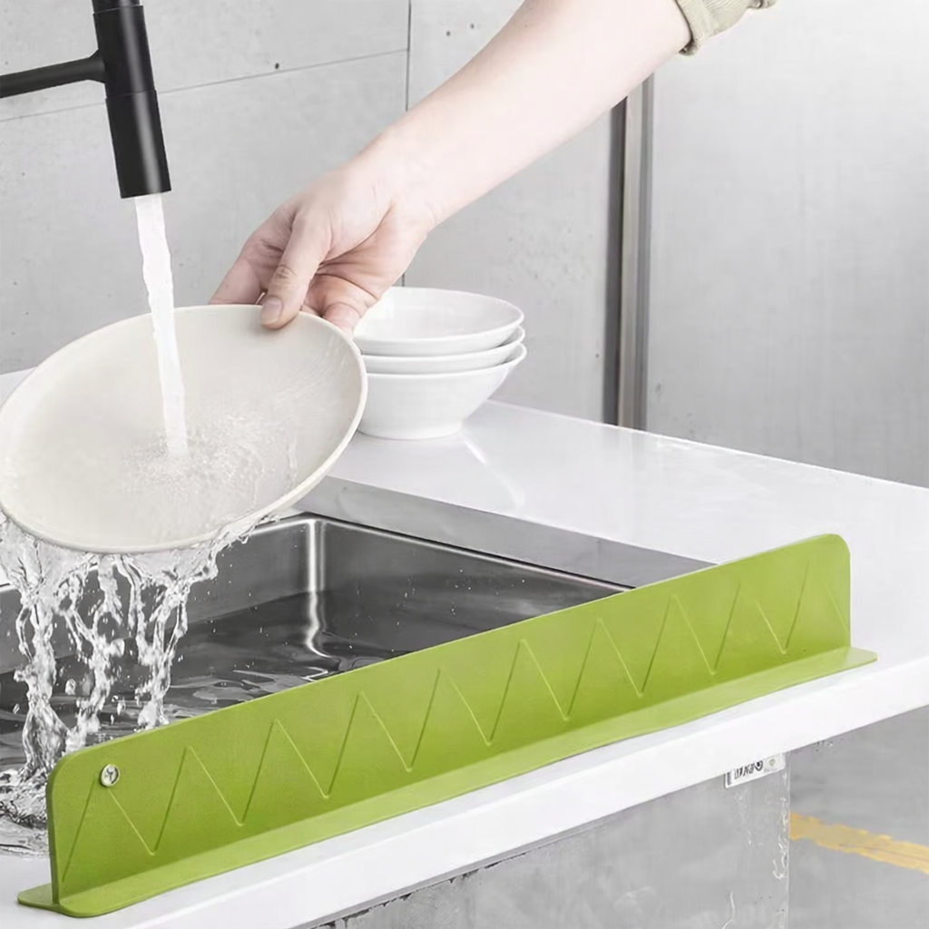 Kitchen Sink Splash Guard – Keeps Your Counter Dry